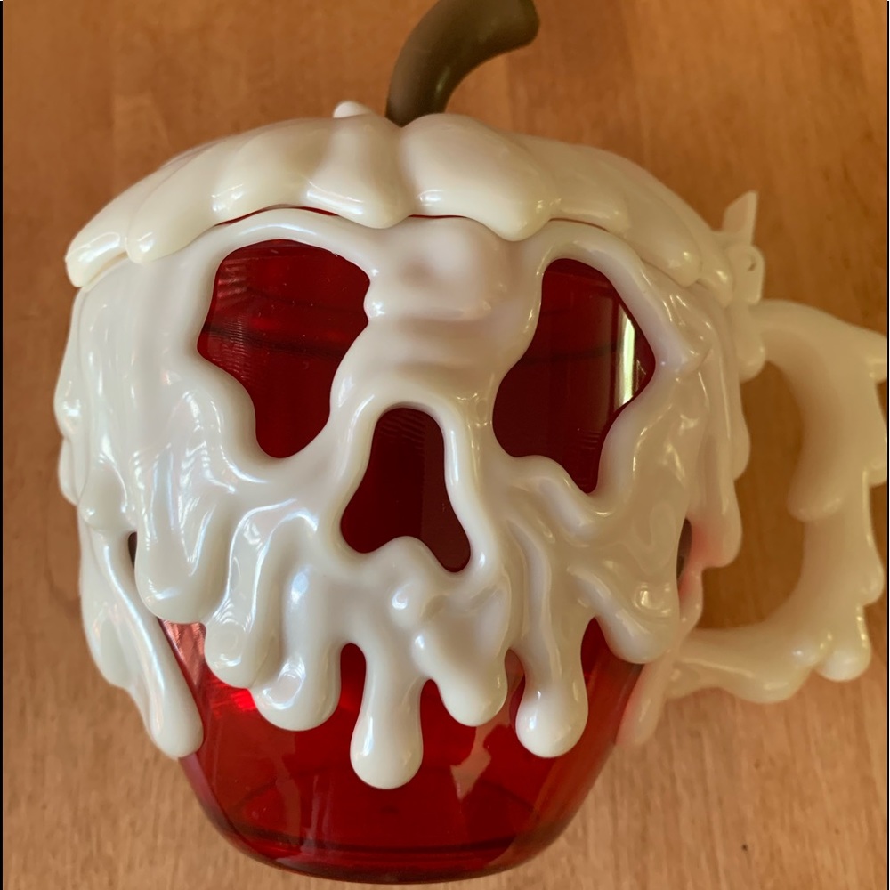 Poison Apple Large Cup Halloween Sold At MNSSHP Party (Plastic)